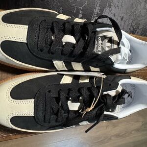 Adidas Women 10 Men's 9 Black and Cream Sneakers